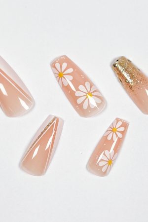 Afternoon Daisy Press on Nails