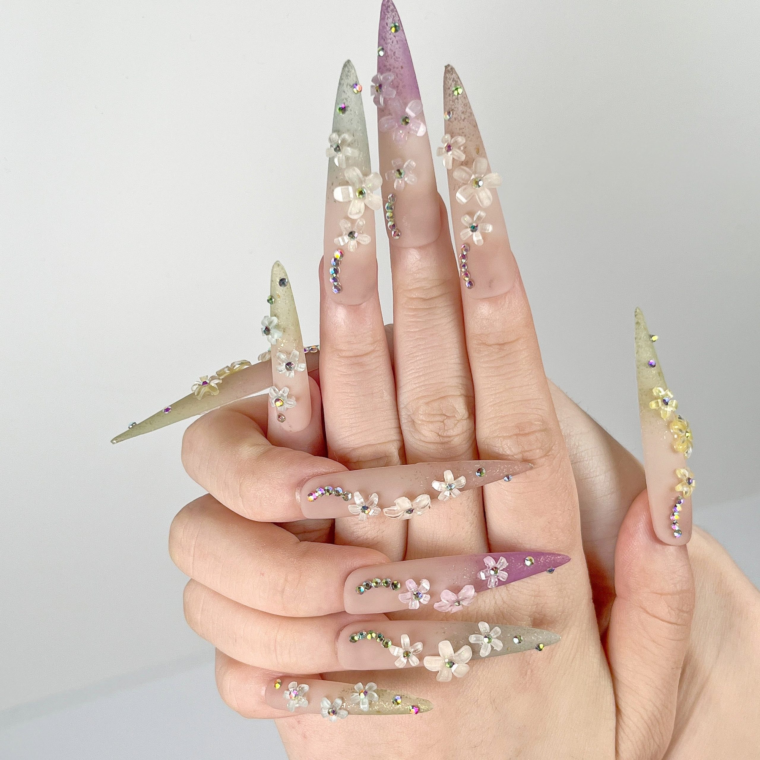 Gradient Spring Flowers Press-On Nails - Image 3