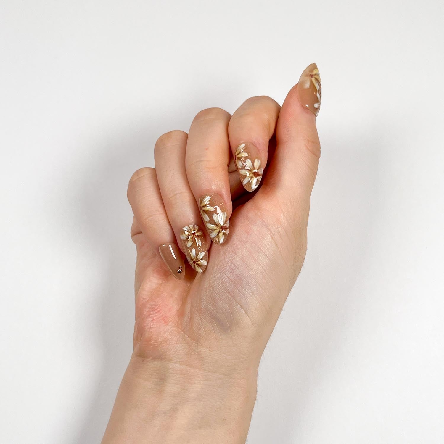 Daisy Press-On Nails - Image 4